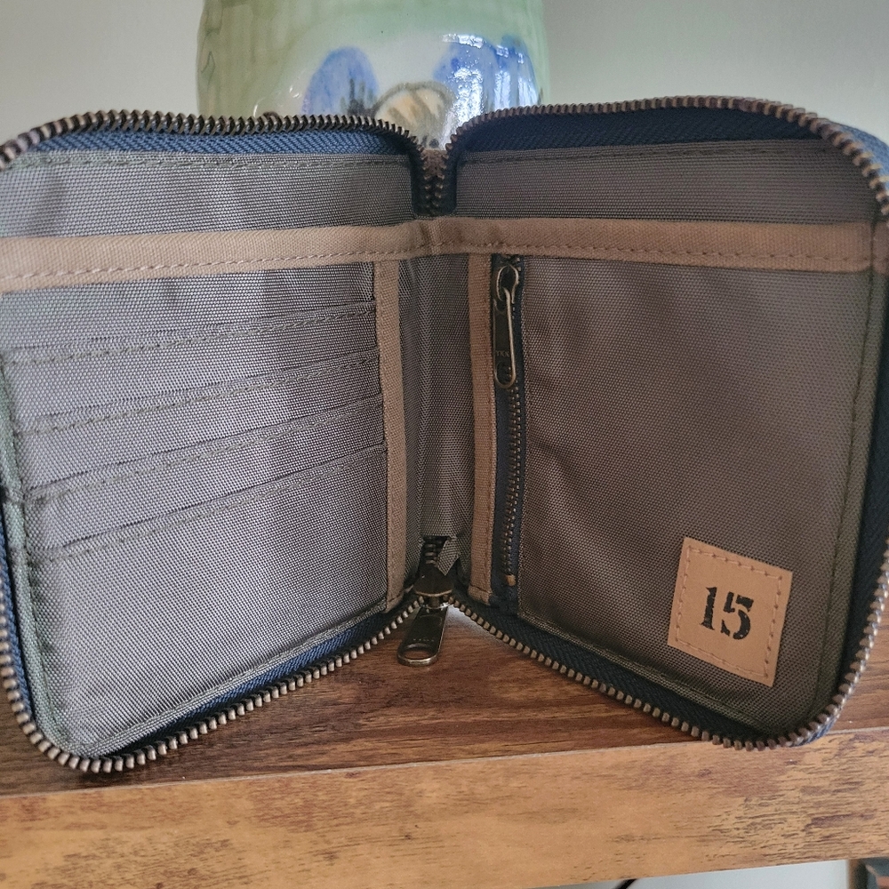 FEED Khaki Wallet - Picture 3 of 4